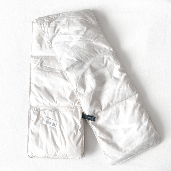 𝅺LULULEMON Quilted Insulated Scarf - Picture 2 of 6